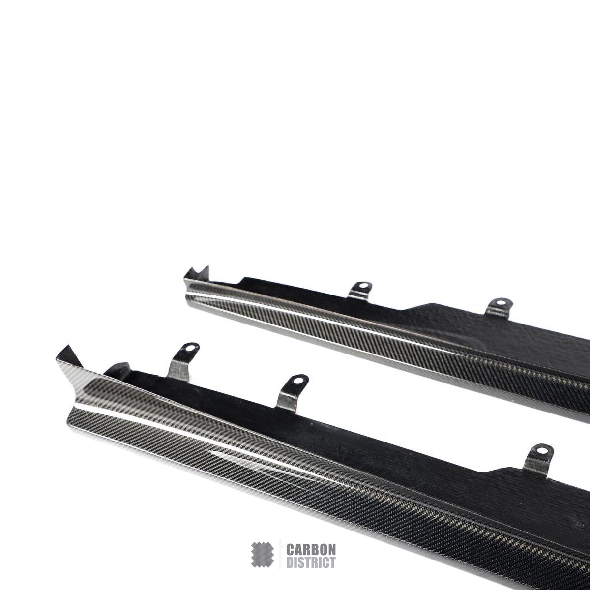 BMW X5 (G05) carbon fibre side skirts (V4) — UV-stable gloss finish