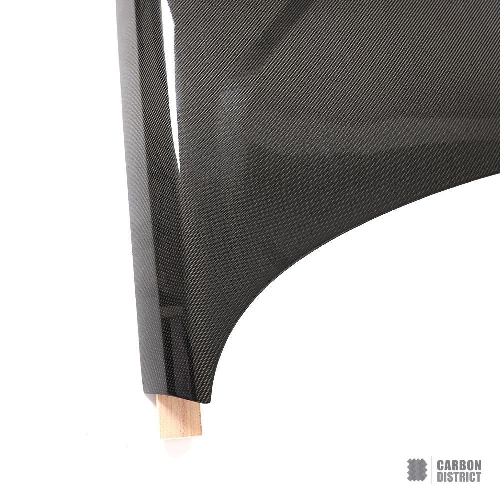 Land Rover Range Rover Sport (L494) carbon fibre bonnet — UV-stable gloss finish detail