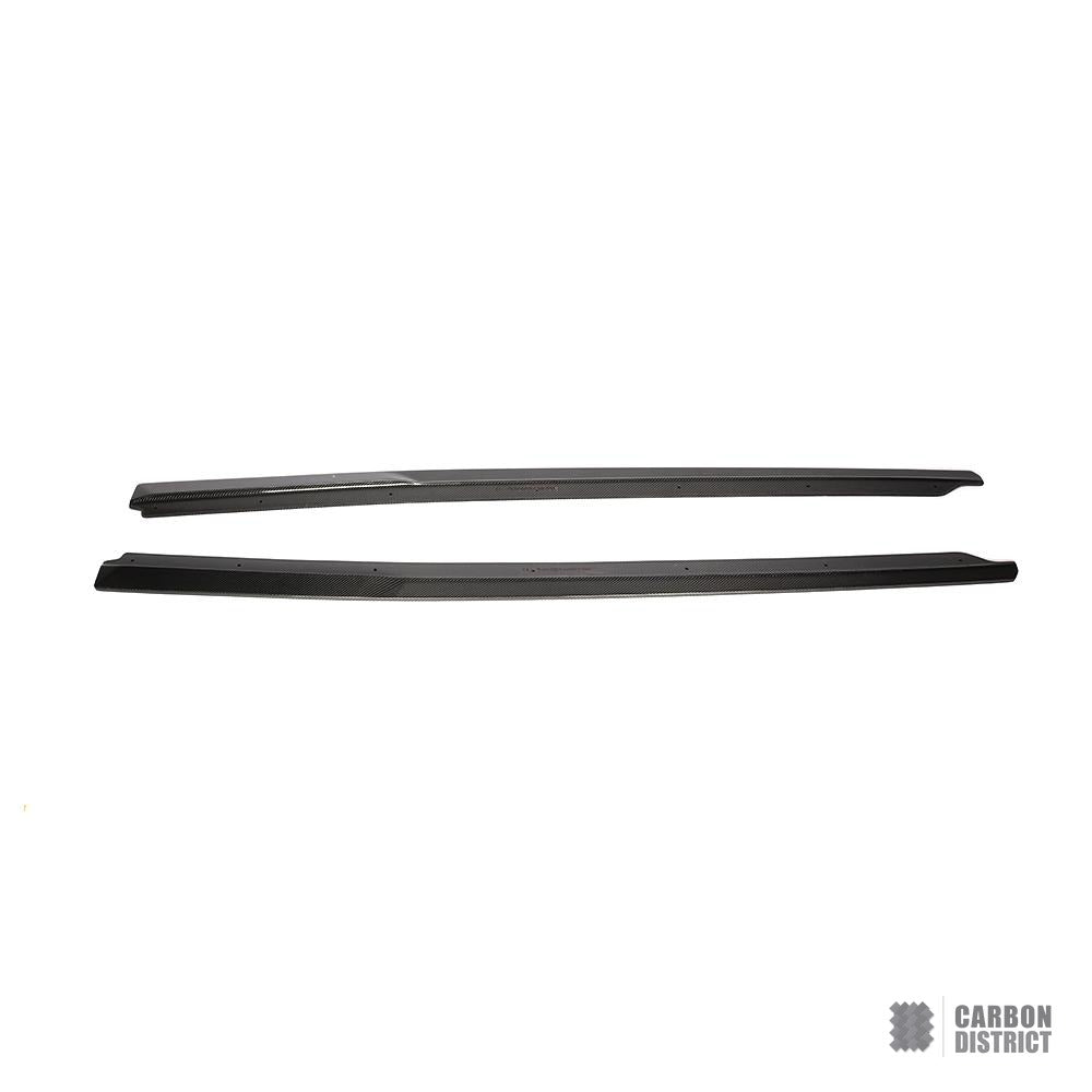 Audi R8 (4S) carbon fibre side skirts — UV-stable gloss finish detail