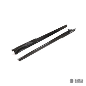 Porsche 911 (991) carbon fibre side skirts — UV-stable gloss finish detail