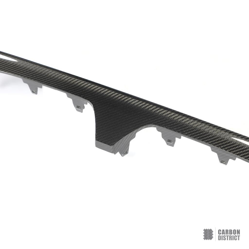 BMW X5M (F95) carbon fibre front grille — UV-stable gloss finish detail