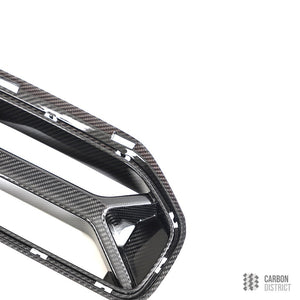 BMW M2 (G87) carbon fibre racing grille — UV-stable gloss finish detail