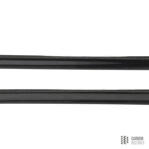 VW Golf Mk8 carbon fibre side skirts — UV-stable gloss finish detail