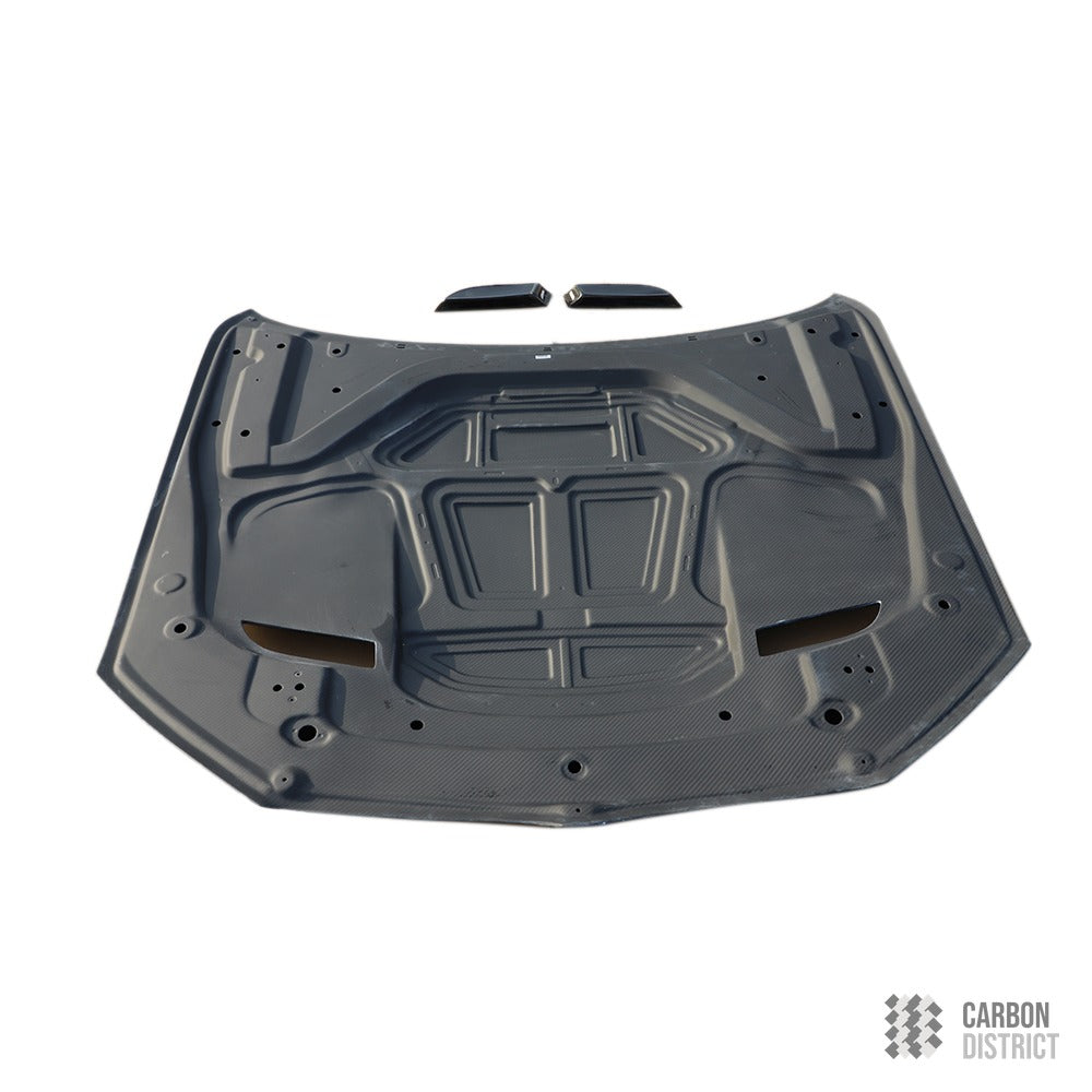 BMW M5 (F90) prepreg dry carbon fibre bonnet — UV-stable gloss finish detail