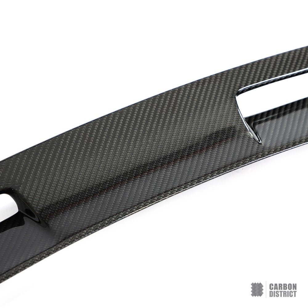Porsche 911 (992) carbon fibre spoiler — UV-stable gloss finish detail