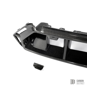 BMW M5 (G90/G99) carbon fibre front bumper insert — UV-stable gloss finish detail