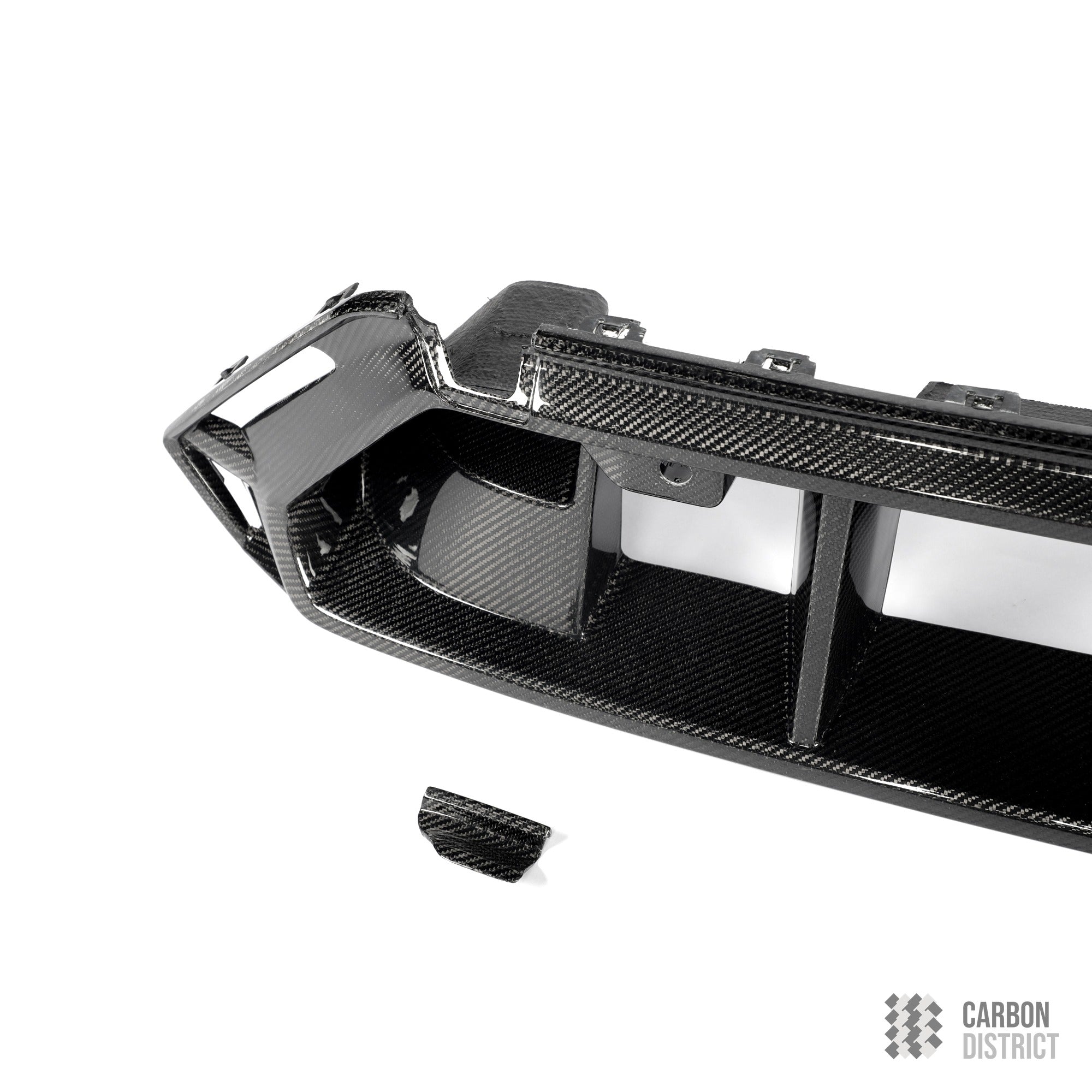 BMW M5 (G90/G99) carbon fibre front bumper insert — UV-stable gloss finish detail