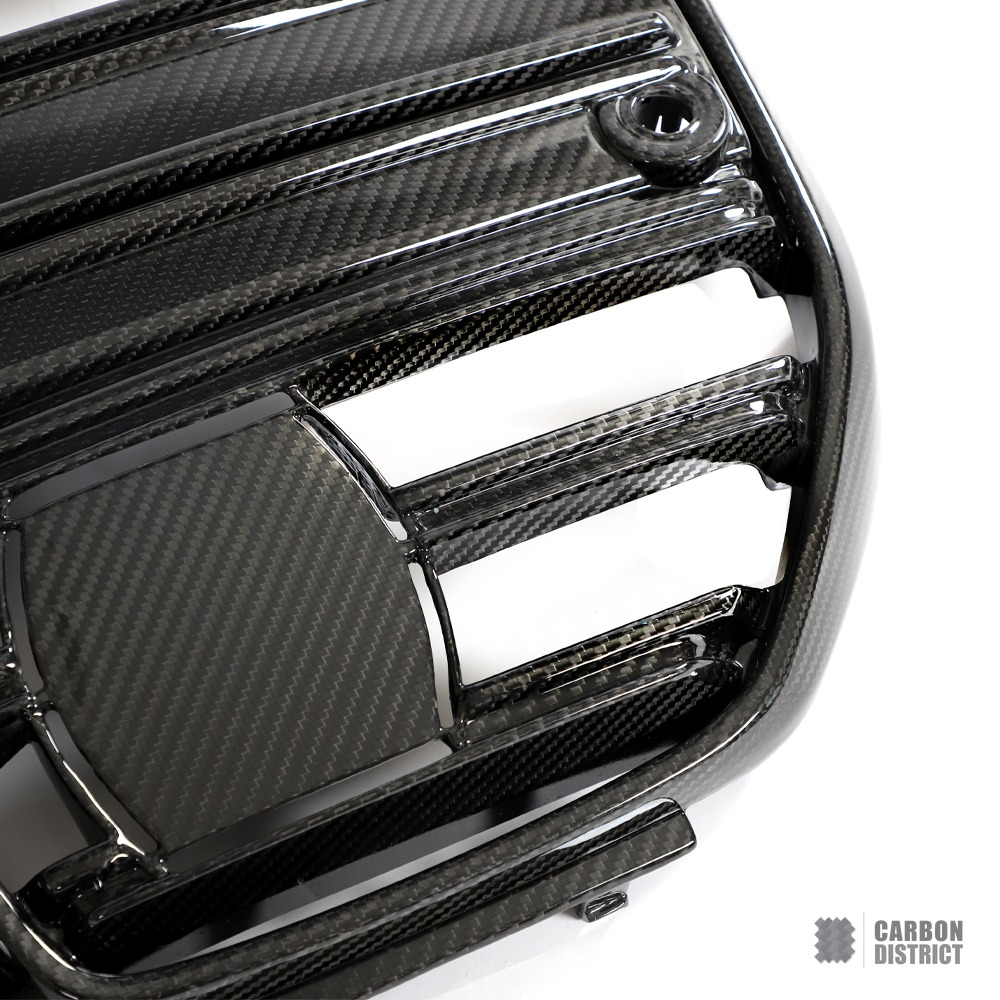 BMW i4 carbon fibre front grille — 3K twill gloss finish
