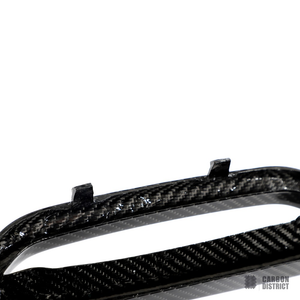 BMW i4 carbon fibre front grille — UV-stable gloss finish detail