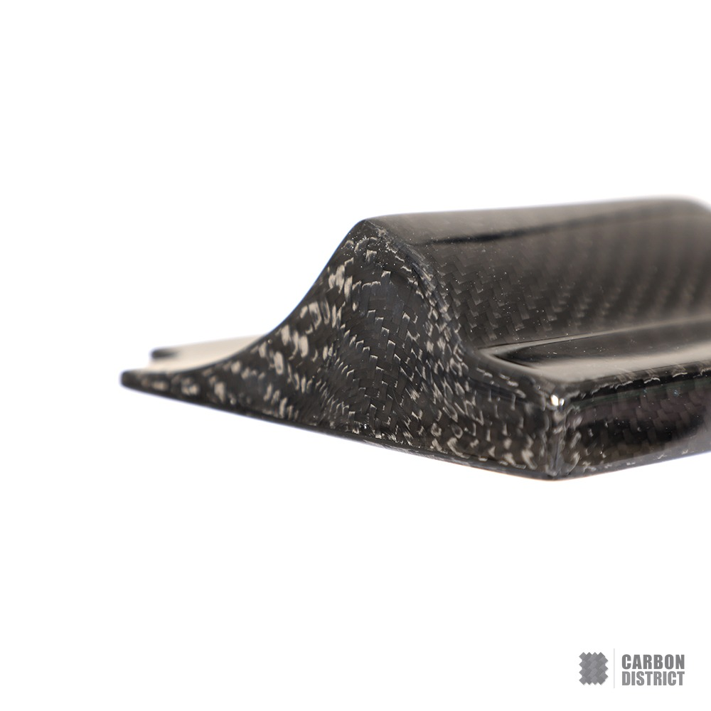 BMW X5M (F85) carbon fibre side skirts — UV-stable gloss finish detail