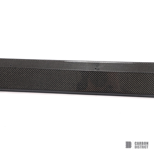 BMW X7 M Sport (G07) carbon fibre side skirts — UV-stable gloss finish detail