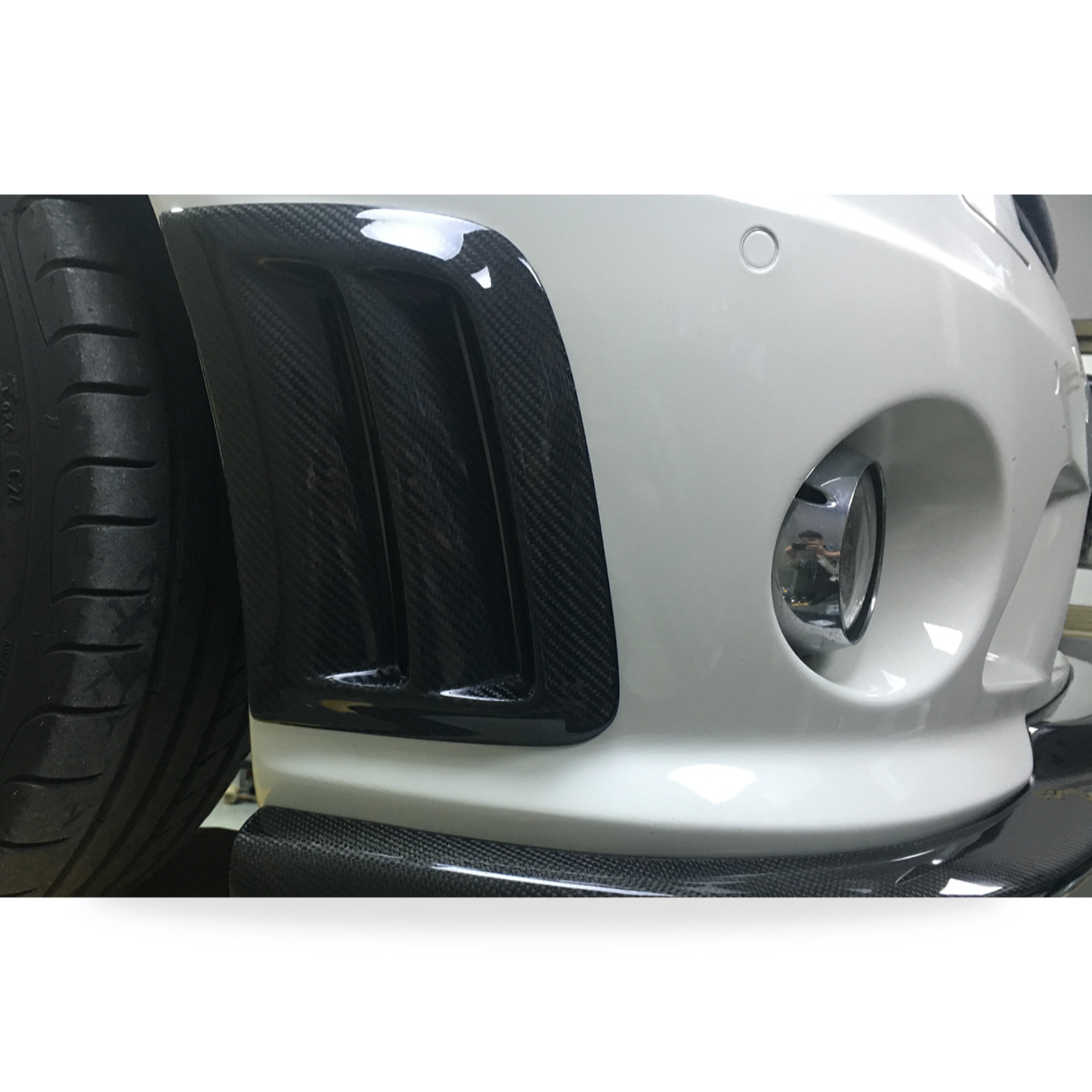 Mercedes C63 (W204) Carbon Fibre Front Bumper Trim