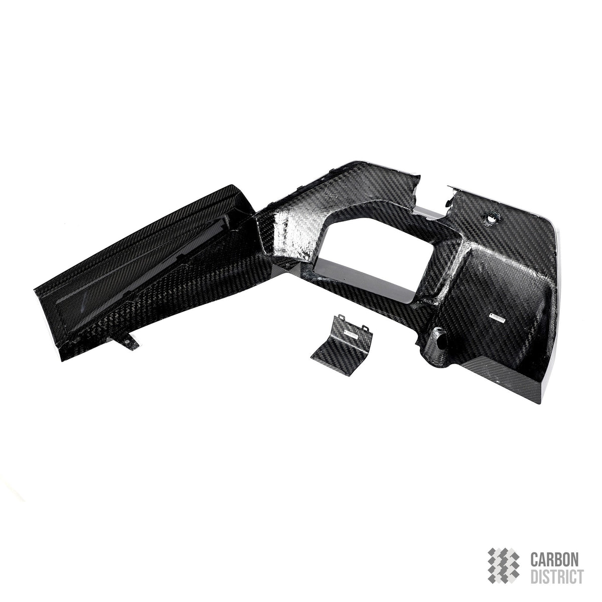BMW M5 (G90) dry carbon fibre bumper corners — UV-stable gloss finish