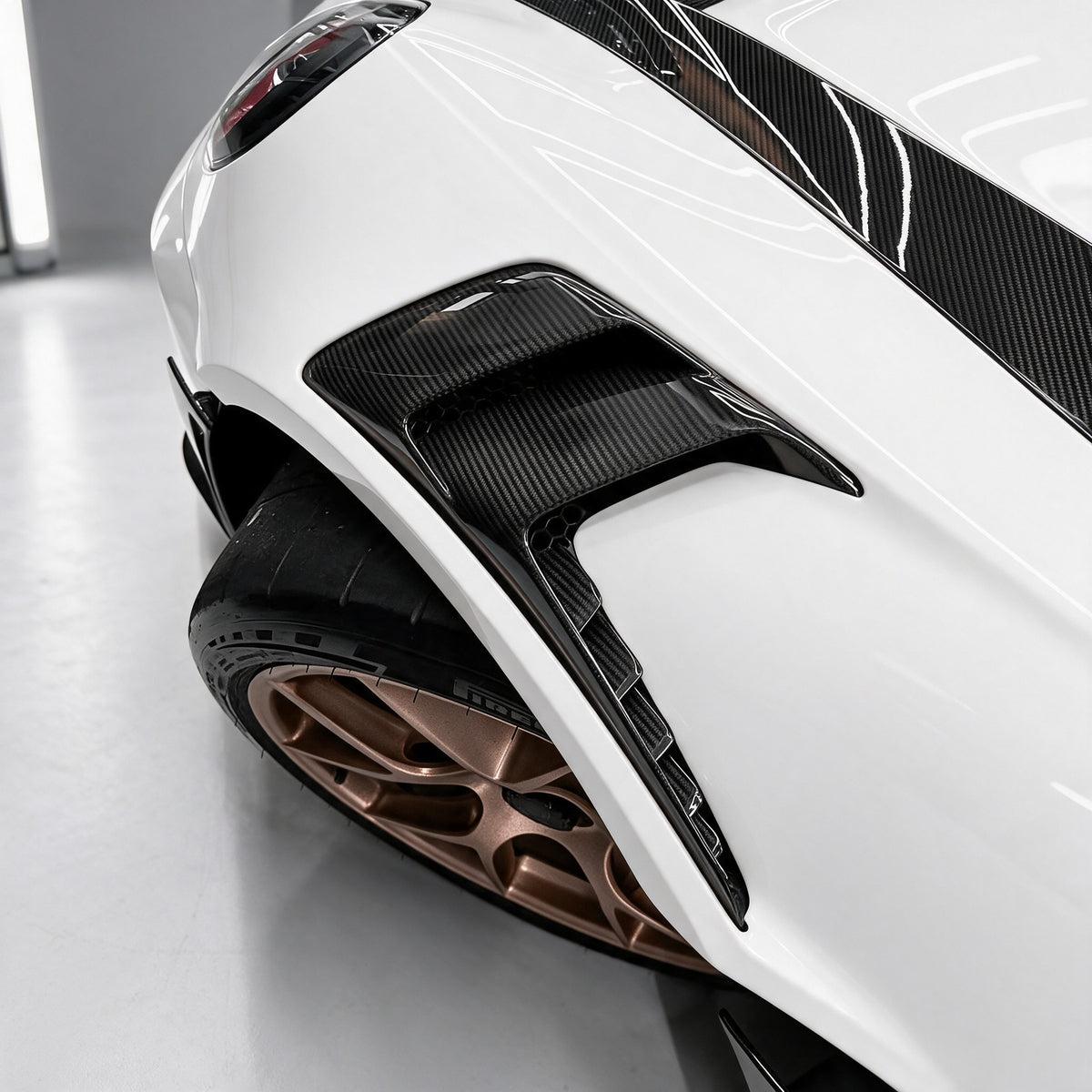 Dry carbon fender vent and front knife wing on a white Porsche 911 GT3 RS (992)